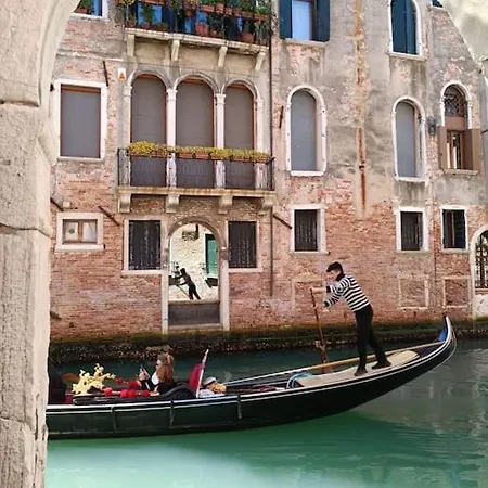 Apartment Ca' Amaltea Canal View Venice
